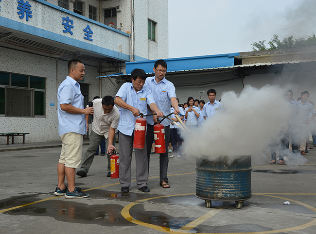 綠誌島焊錫廠_正確使用滅火器